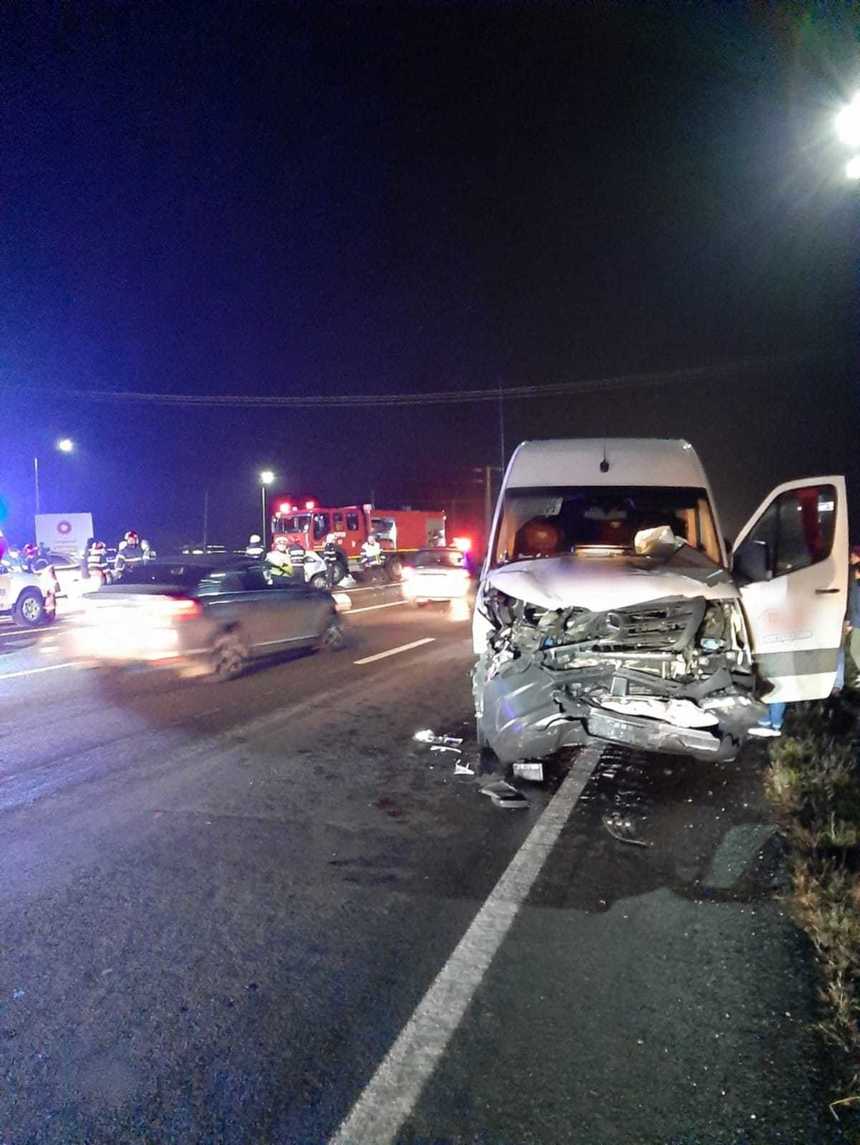 Accident Grav Pe Dn1 Un Microbuz Cu 20 De Pasageri S A Lovit Frontal De Un Autoturism