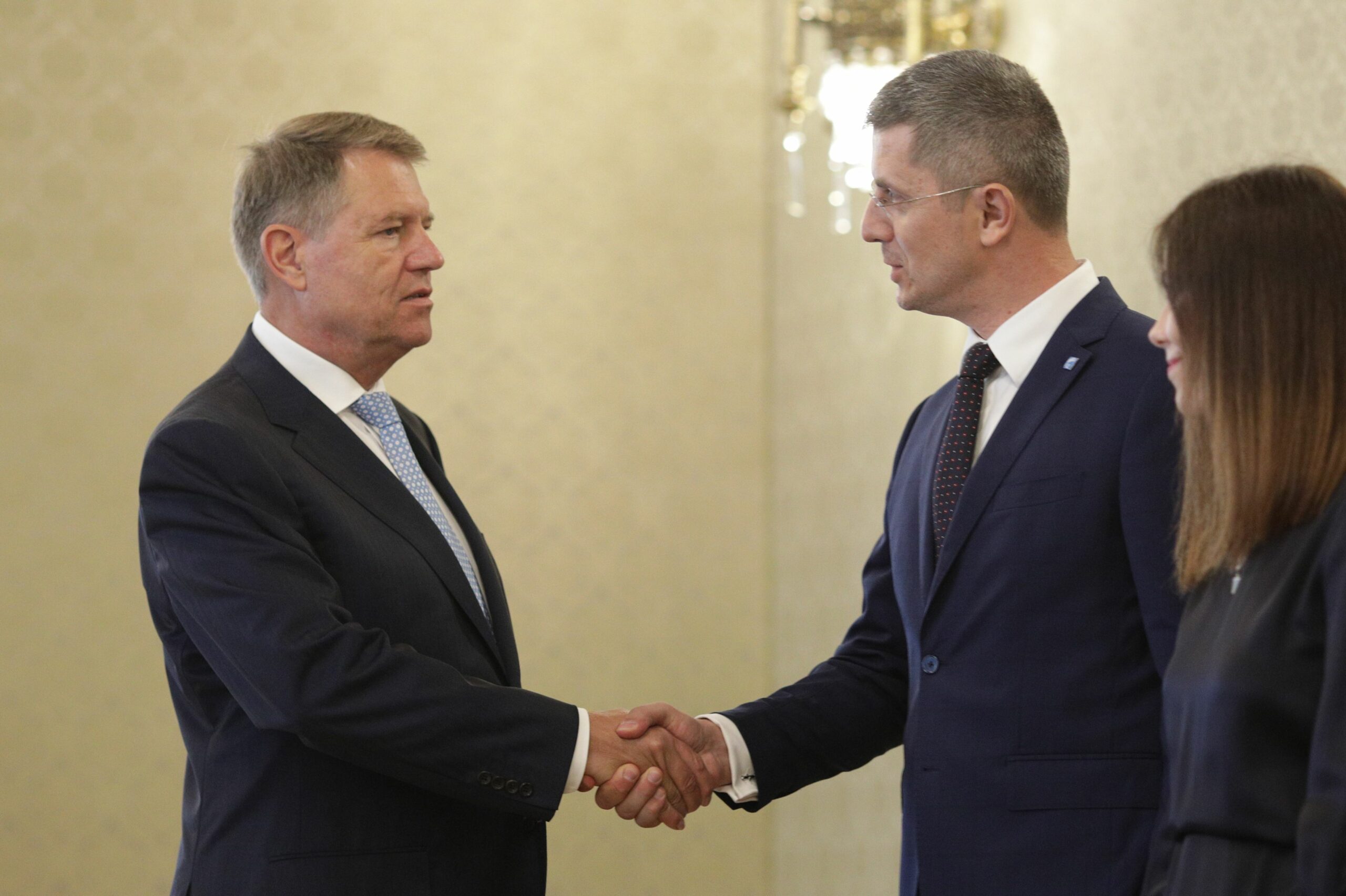 Dan Barna s-a întâlnit cu Klaus Iohannis la Sibiu pentru a ...