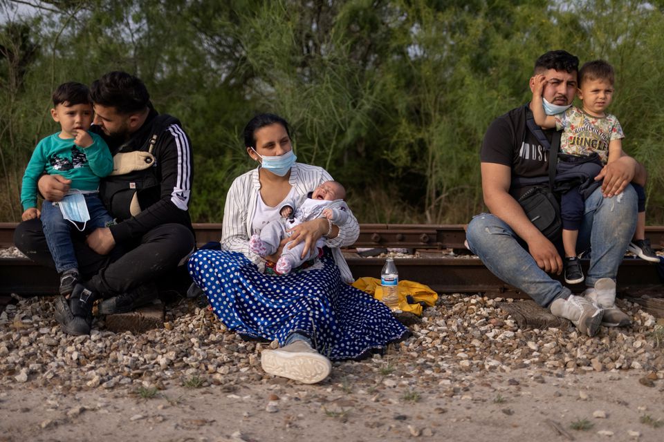 Migranţi români la graniţa dintre Mexic şi SUA