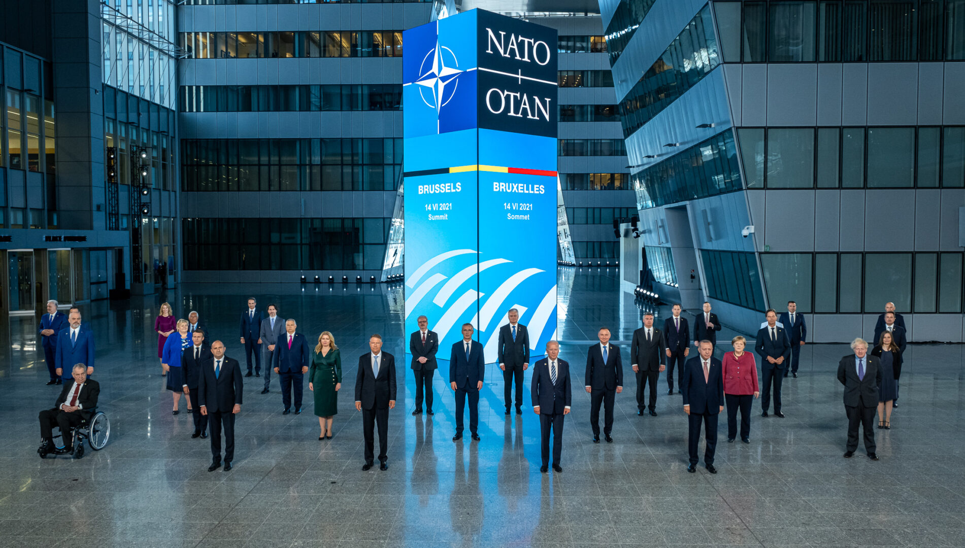 Poza oficiala de grup a liderilor statelor membre NATO