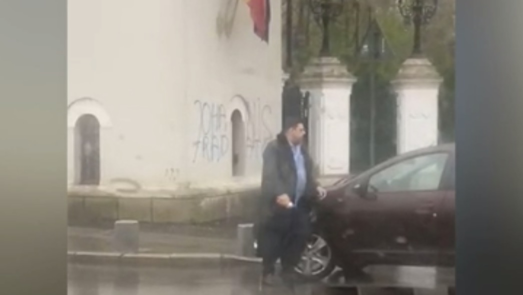 Dosar penal pentru Marian Căpăţână după vandalizarea gardului Palatului Cotroceni