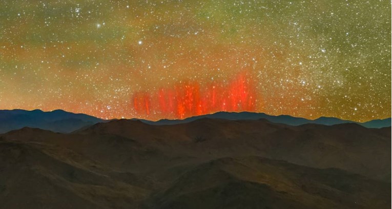 Un fenomen ceresc a fost înregistrat în Chile. "Spiriduşi" misterioşi au apărut pe cer