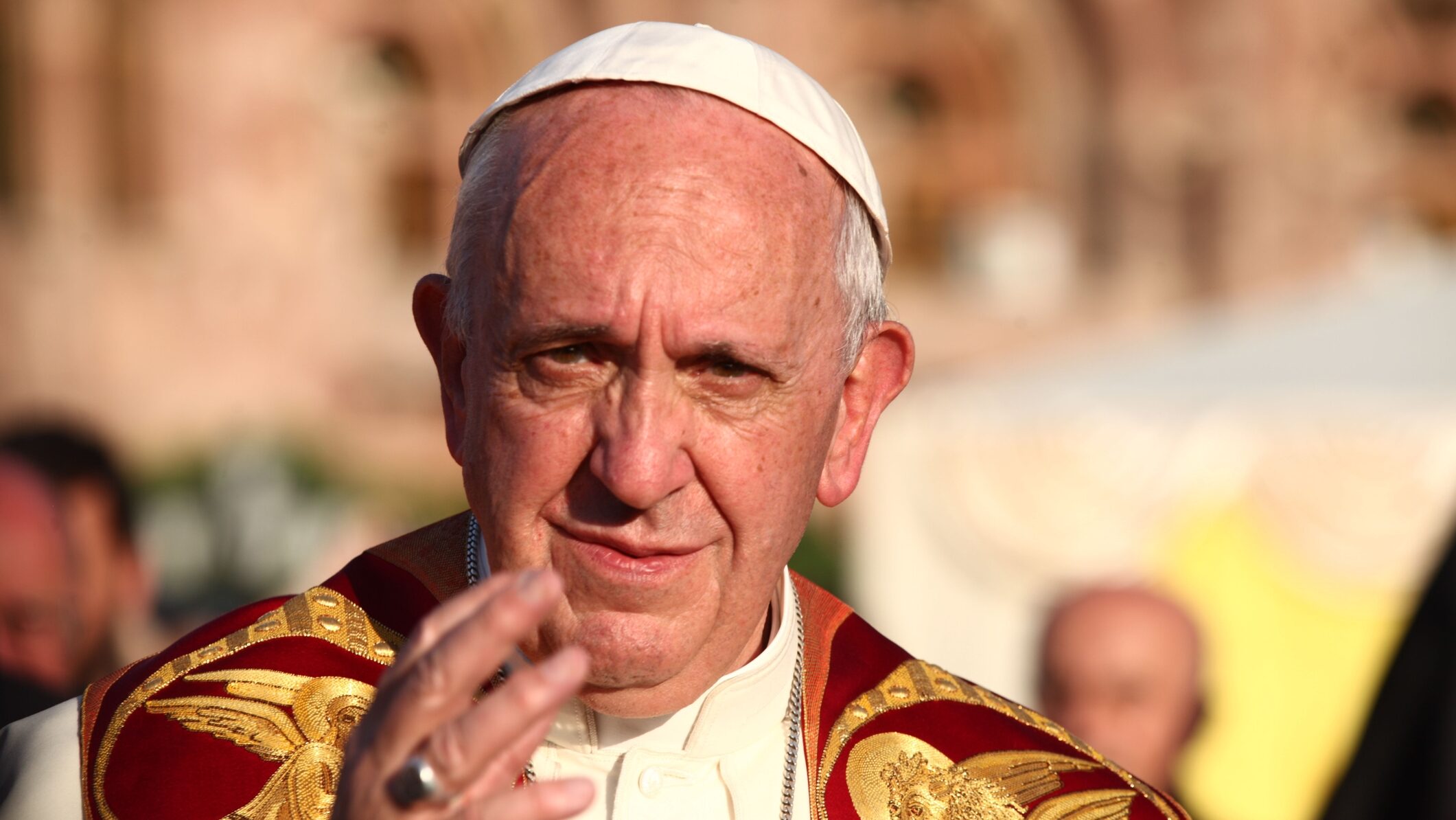 Vaticanul ar putea permitere căsătoria preoţilor. Un consilier al Papei Francisc propune reevaluarea regulei celibatului