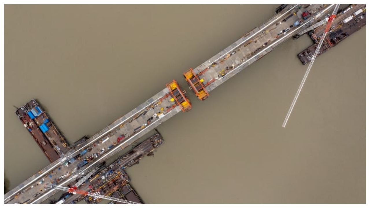 Lucrările la cel mai mare pod de peste Dunăre din Ungaria, într-un stadiu foarte avansat! Ambele ramuri ale podului sunt aproape de închidere