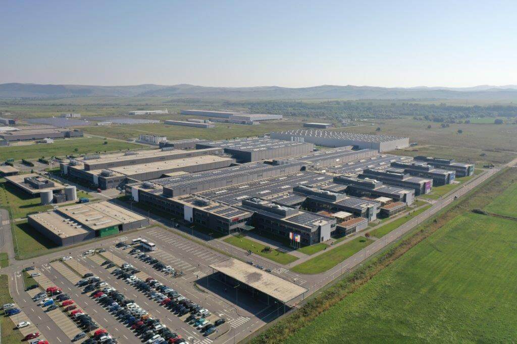 O mare fabrică din Germania face angajări pe bandă rulantă în România. Ce posturi sunt disponibile