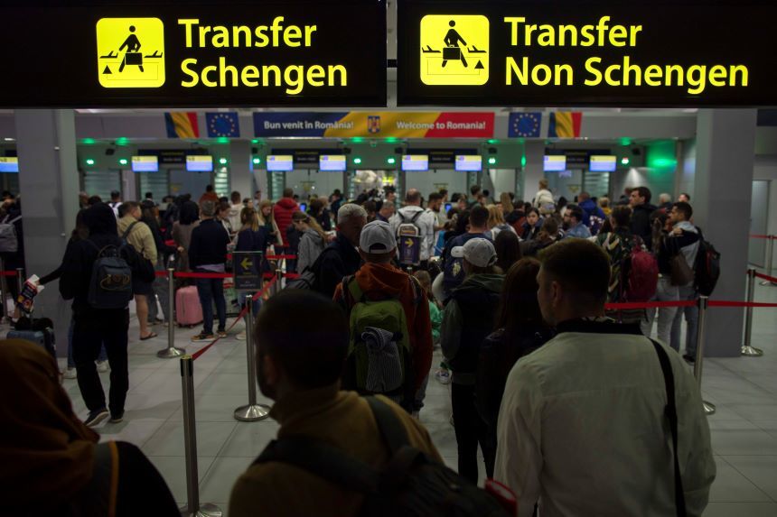 Culmea ironiei la intrarea în Schengen. Prima cursă aeriană operată fără control de frontieră a venit de la Viena