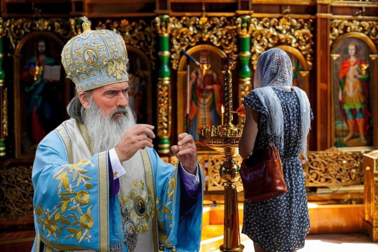 Arhiepiscopul Tomisului, ÎPS Teodosie, loveşte din nou