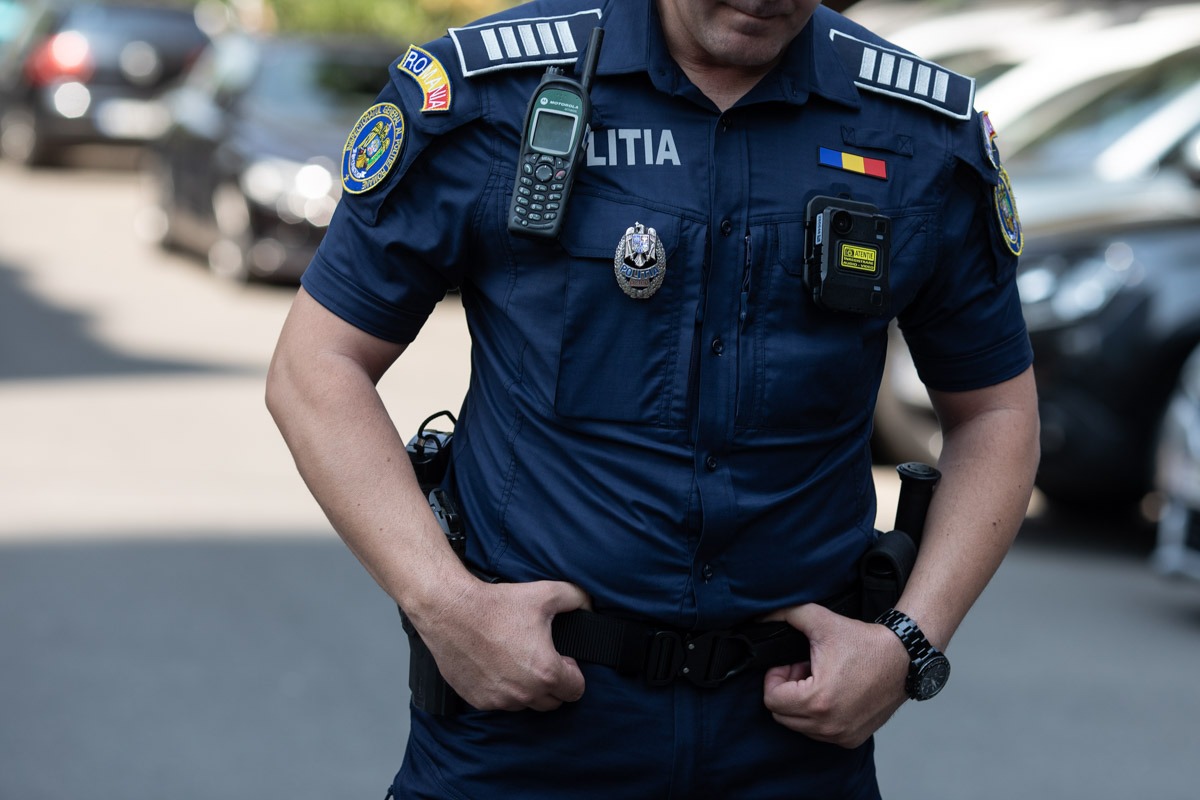 Peste o mie de locuri de muncă scoase la concurs la Poliție Română. Sunt 16 candidați pe un loc