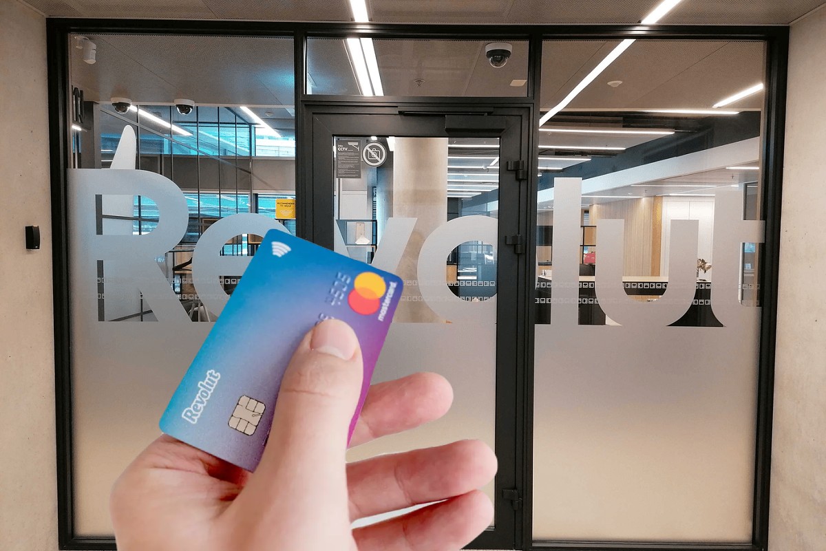 Vești bune pentru clienții Revolut! Compania de tehnologie financiară își deschide sucursală în România