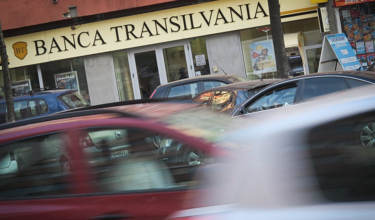 Ce se întâmplă cu banii românilor care au card la Banca Transilvania. Sunt probleme mari, anunţ important făcut de bancă