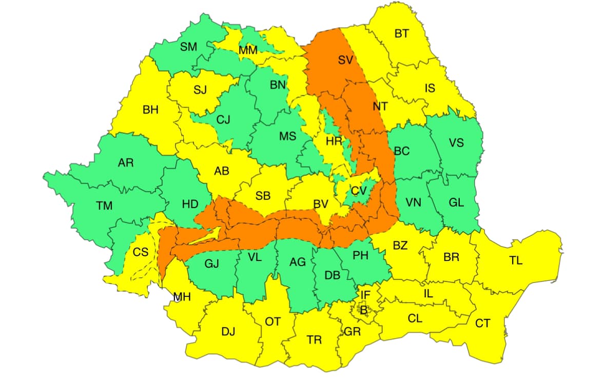 MESAJ 2/2 AVERTIZARE METEOROLOGICĂ COD GALBEN Interval de valabilitate: 16 decembrie, ora 10 – 17 decembrie, ora 21 Fenomene vizate: intensificări ale vântului, viscol, polei Zone afectate: zona de munte Luni și marți, la munte, vântul va avea intensificări cu viteze la rafală de 60…90 km/h. Vor fi precipitații mixte ce vor favoriza depuneri de polei, iar la altitudini de peste 1600 m vor predomina ninsorile și va fi viscol. COD PORTOCALIU Interval de valabilitate: 16 decembrie, ora 10 – 17 decembrie, ora 21 Zone afectate și fenomene vizate: viscol puternic la altitudini de peste 1600 m în Carpații Orientali și Meridionali În Carpații Orientali și Meridionali, la altitudini de peste 1600 m, vântul va sufla tare cu rafale de 90...120 km/h, viscolind puternic zăpada depusă în zilele precedente și determinând scăderea vizibilității. COD GALBEN Interval de valabilitate: 16 decembrie, ora 10 – 17 decembrie, ora 21 Fenomene vizate și zone afectate: intensificări ale vântului în Dobrogea, jumătatea de nord a Moldovei și Crișanei, în cea mai mare parte a Munteniei, precum și în vestul și sudul Olteniei și al Transilvaniei În intervalul menționat în Dobrogea, jumătatea de nord a Moldovei și Crișanei, în cea mai mare parte a Munteniei, precum și în vestul și sudul Olteniei și al Transilvaniei, vântul va avea intensificări cu viteze la rafală, în general, de 50...60 km/h. Notă: temporar vântul va avea intensificări și în restul teritoriului, dar pe suprafețe și cu viteze mai mici (rafale de 40…50 km/h).